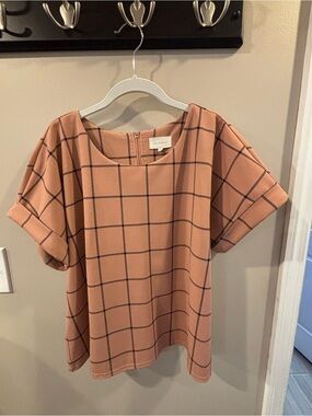 MELLODAY Peach Windowpane Short Sleeve Blouse